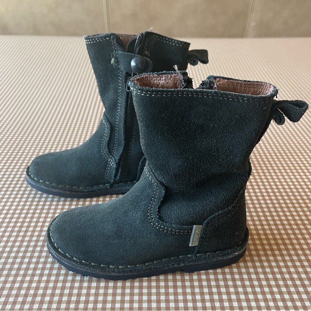 Atlanta Mocassin suede leather boots. Size 24 EU